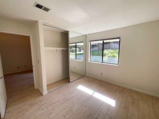 Building Photo - NEW LISTING!!! 2br/2ba CONDO in Quiet Complex w/ Pool, Parking, Laundry, Storage, Hiking