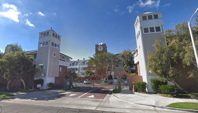 Building Photo - 875 S B St