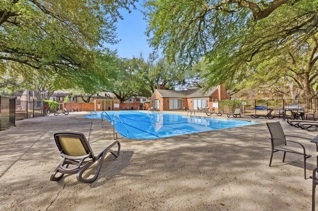 Building Photo - 6631 Valleyside Rd