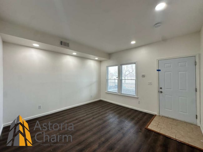 Building Photo - 3 Bedroom Plus Two Dens with Finished Basement on Harford Road