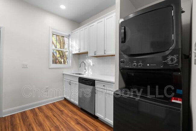 Building Photo - 1309 Emerald St NE