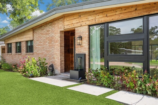 Building Photo - 10159 Brinwood Dr