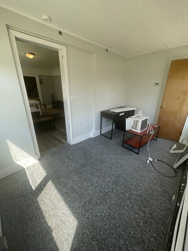 Building Photo - 725 Church St