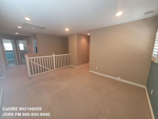Building Photo - Riverside 3 Bedroom Home
