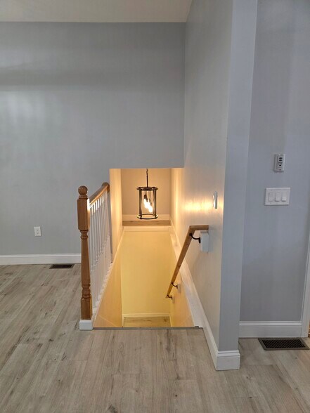 Building Photo - 1352 Bay St