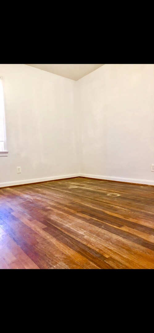 Building Photo - 3 Bed 1 Bath in East Point!!