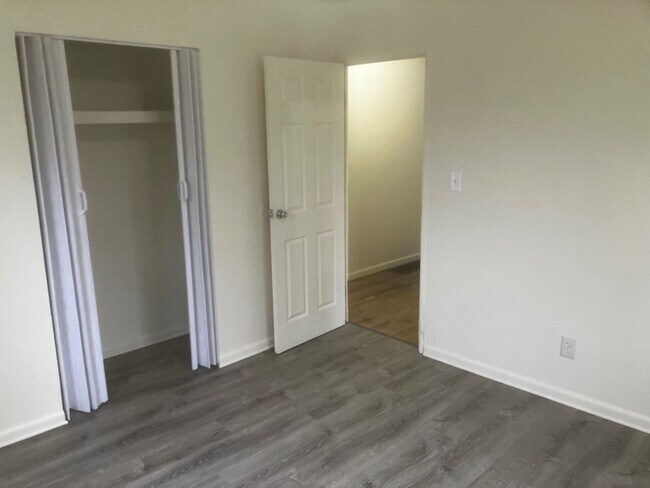 Building Photo - Charming 3BR Home with Beautiful Wood Floors