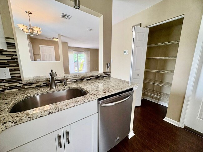 Building Photo - 2 Bedroom 2.5 Bathroom in Hummelstown!