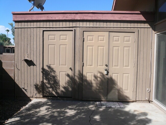 Building Photo - 601 N May