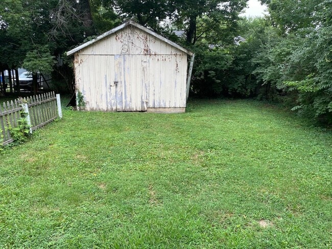 Building Photo - Kentucky Blue House Available in August 2025!