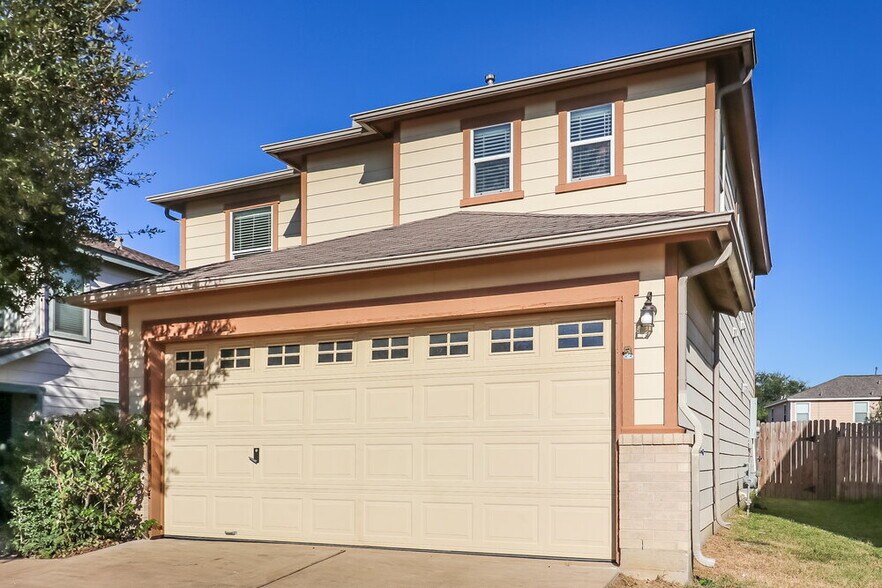 Building Photo - 16406 Chandler Ridge Ln