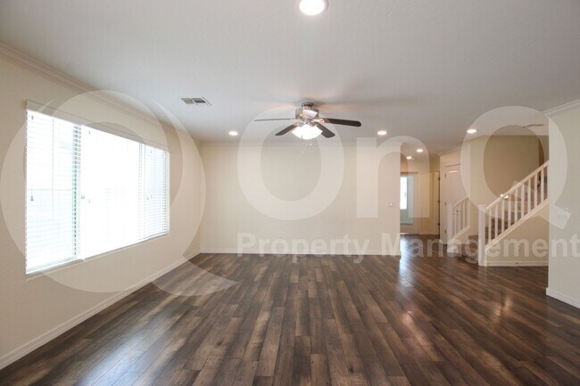 Building Photo - 139 E Bluejay Dr