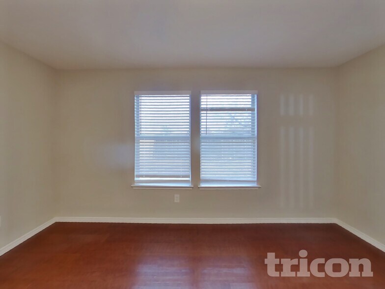 Building Photo - 2057 Wildwood Dr