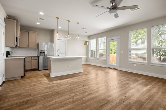 Building Photo - 13501 Metric Blvd