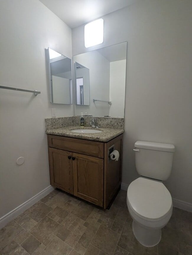 Building Photo - Single Story Home 4 bedroom + Enclosed pat...