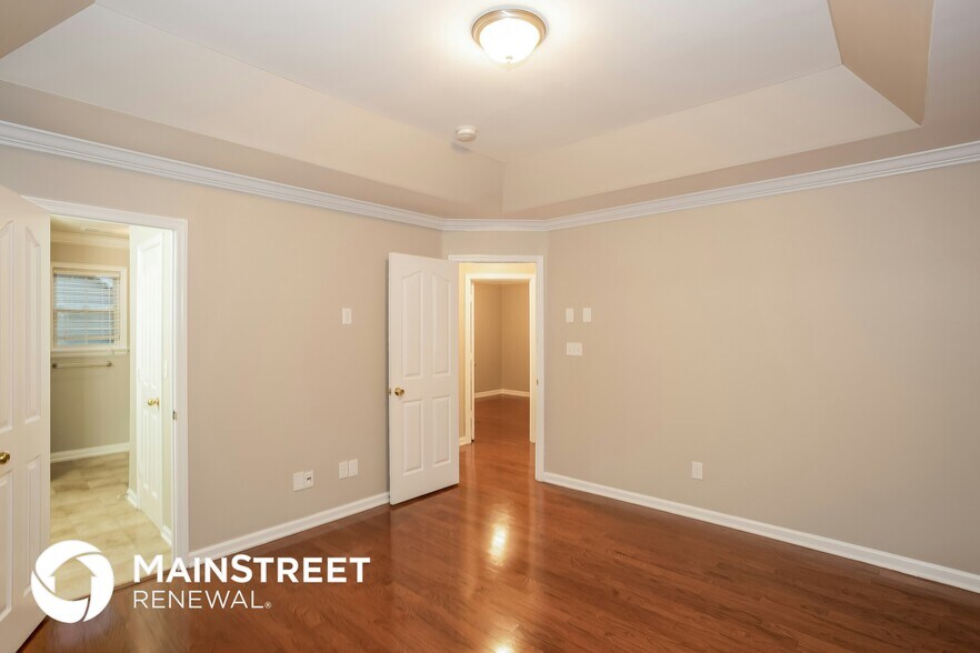 Building Photo - 8293 Chatham Oaks Dr