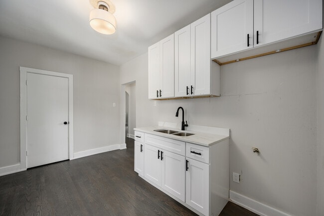 Building Photo - 1206 W 83rd St
