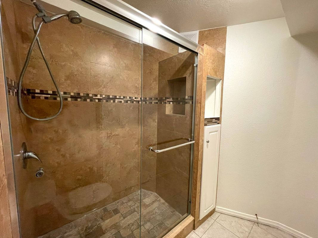 Building Photo - 3141 Hillview Dr N