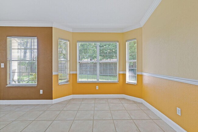 Building Photo - 208 Palm Cir