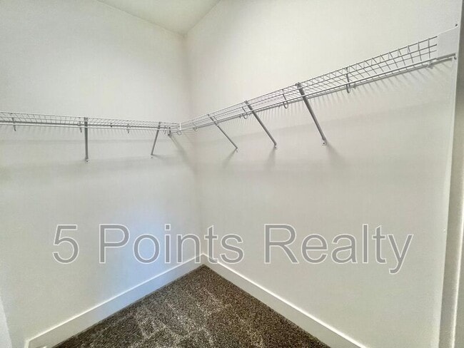 Building Photo - 934 Governor's Ct.