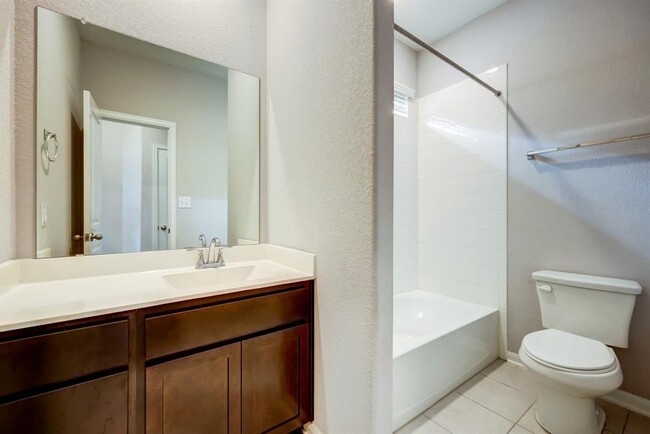 Building Photo - 464 Leadtree Loop