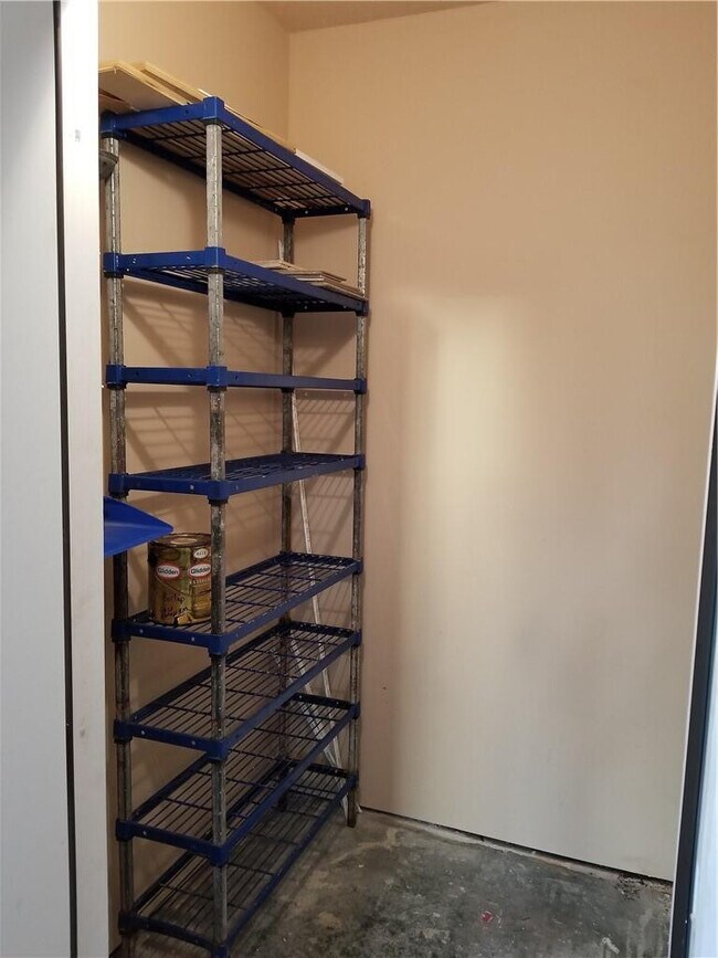 Building Photo - 430 Commodore Dr