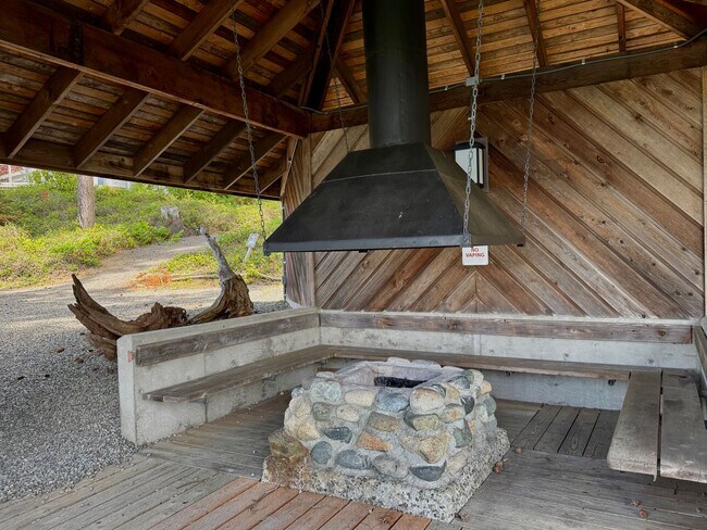 Building Photo - Stunning completely remodeled waterfront P...