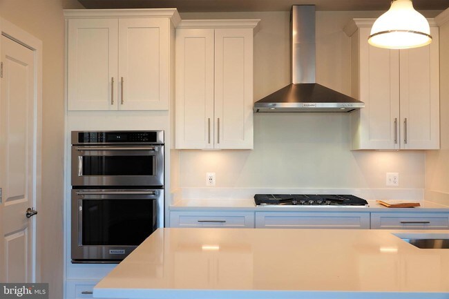 Building Photo - 210 Decoverly Dr