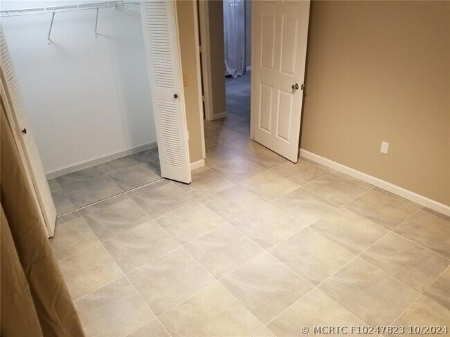 Building Photo - 102 Villa Cir