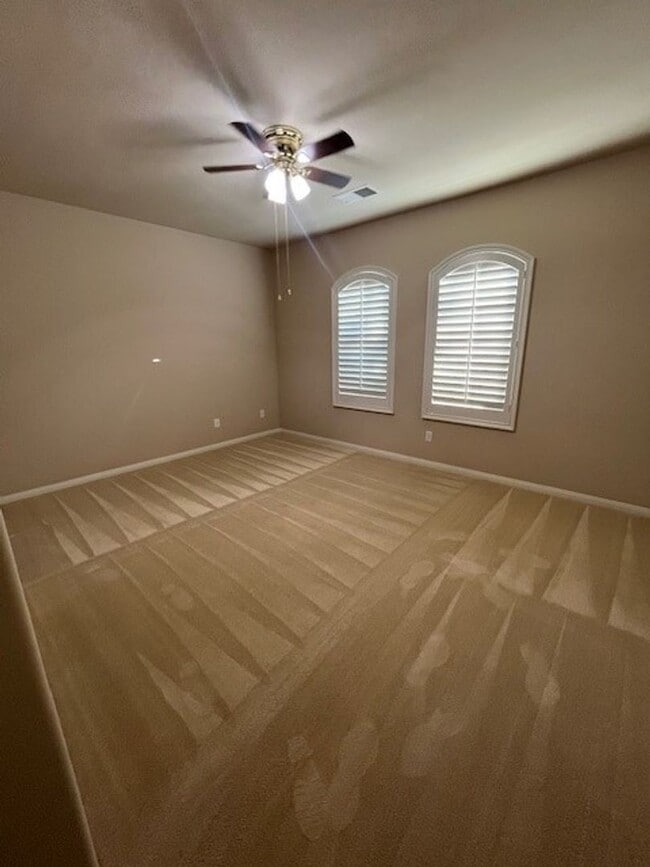 Building Photo - 121 Market Hill Way