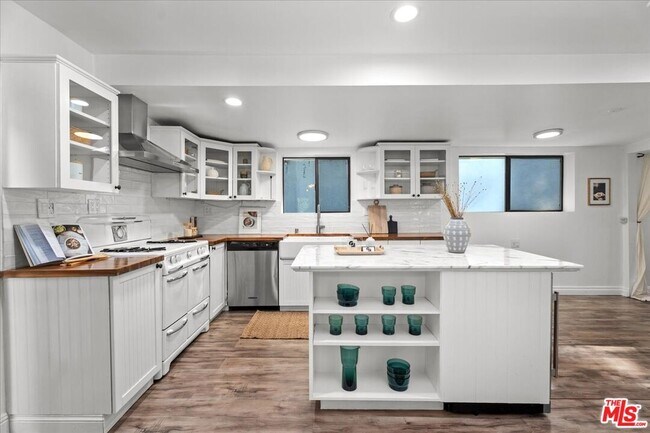 Building Photo - 4104 Saugus Ave