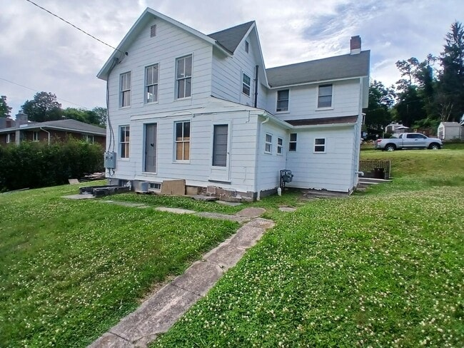 Building Photo - 903 Harding Ave