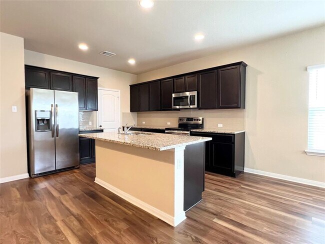 Building Photo - 104 Lassy Cove