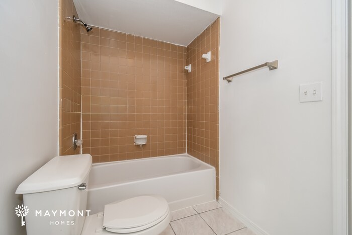 Building Photo - 5577 Cabot Dr N