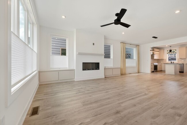 Building Photo - Modern 4 Bedroom and Fenced Yard in Chatham Park Pittsboro!