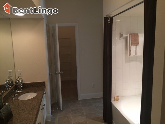 Building Photo - 1875 Post Oak Park Dr