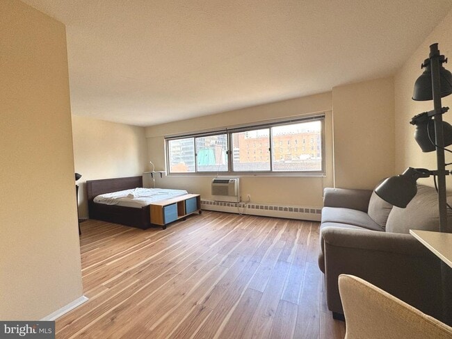 Building Photo - 2101 Chestnut St