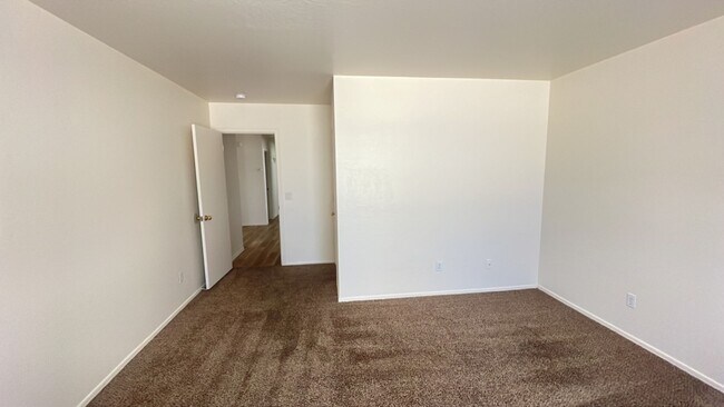 Building Photo - Charming 3 bedroom in Tolleson, new paint and flooring!!