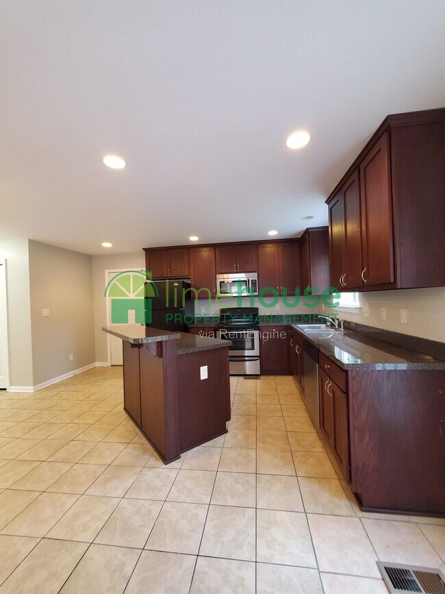 Building Photo - 420 W 30th St