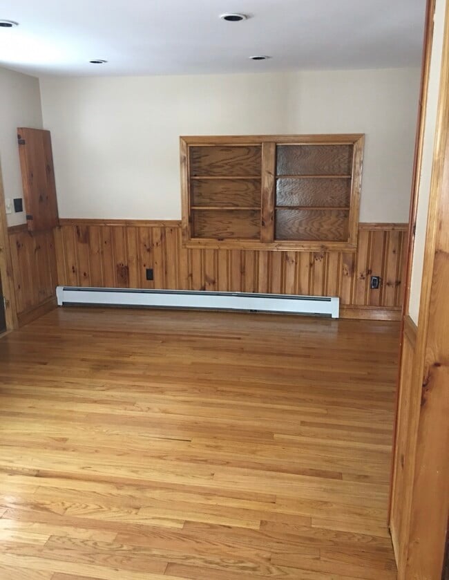 Building Photo - 1281 NY-9P