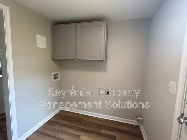 Building Photo - 202 Grubert Ave