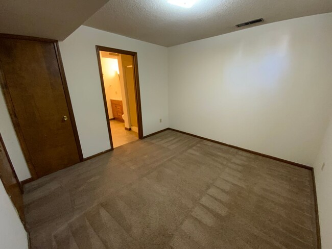 Building Photo - 1801-1803-1803 Garden Dr