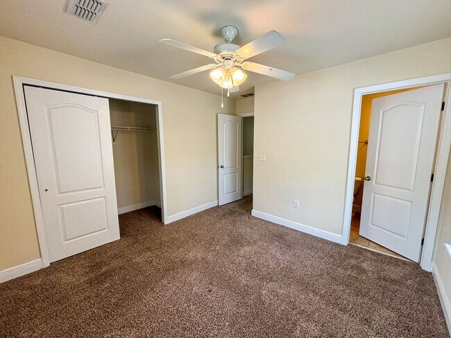 Building Photo - Chase Hollow #83 - Pet Friendly!