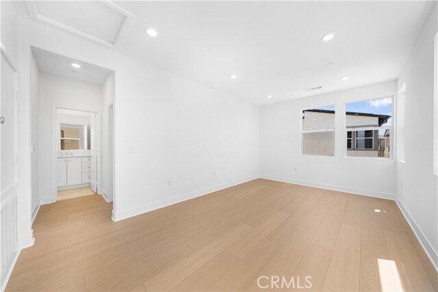 Building Photo - 410 Lobata