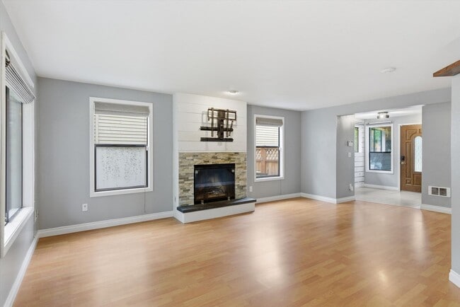 Building Photo - 2227 SE 8th Pl