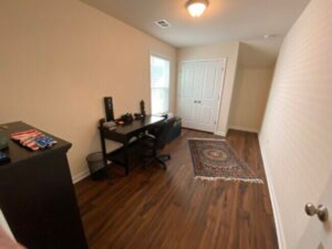 Building Photo - 616 Legacy Park Ct
