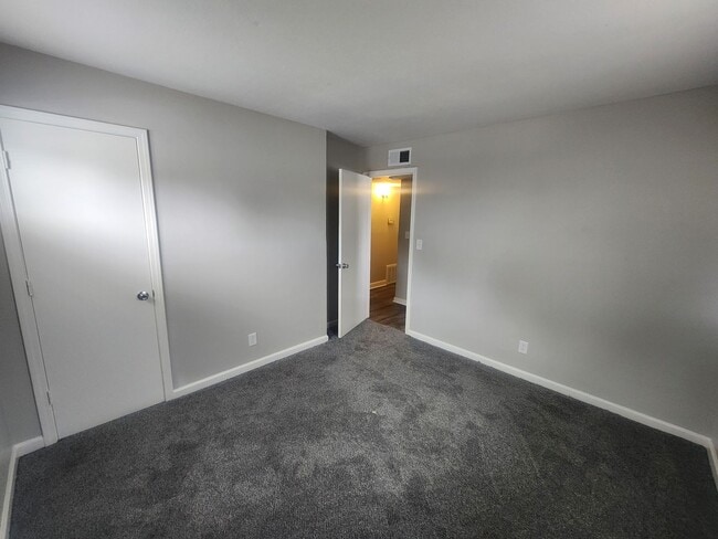 Building Photo - Renovated 3 bedroom 1.5 bath home in Valle...