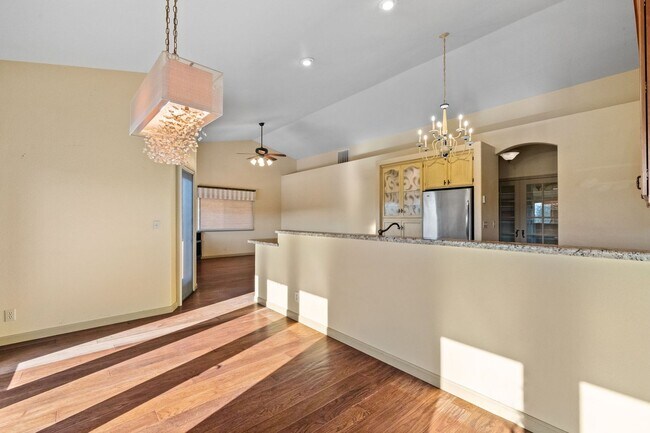 Building Photo - Amazing Apple Valley Home