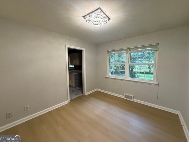 Building Photo - 2726 Hollywood Dr