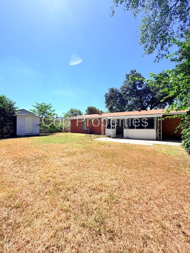 Building Photo - 4503 Eisenhauer Rd